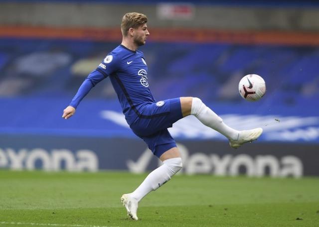 开小会？巴媒：安帅今日训练开始前和维尼修斯交谈了3分钟